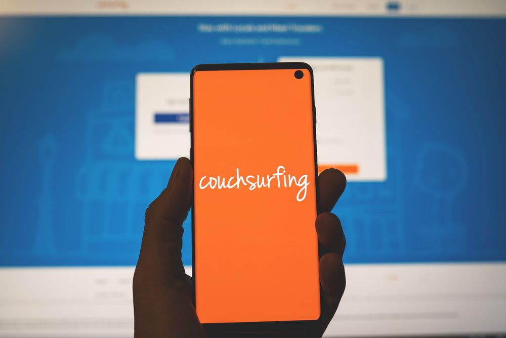 What is couchsurfing and how does it work