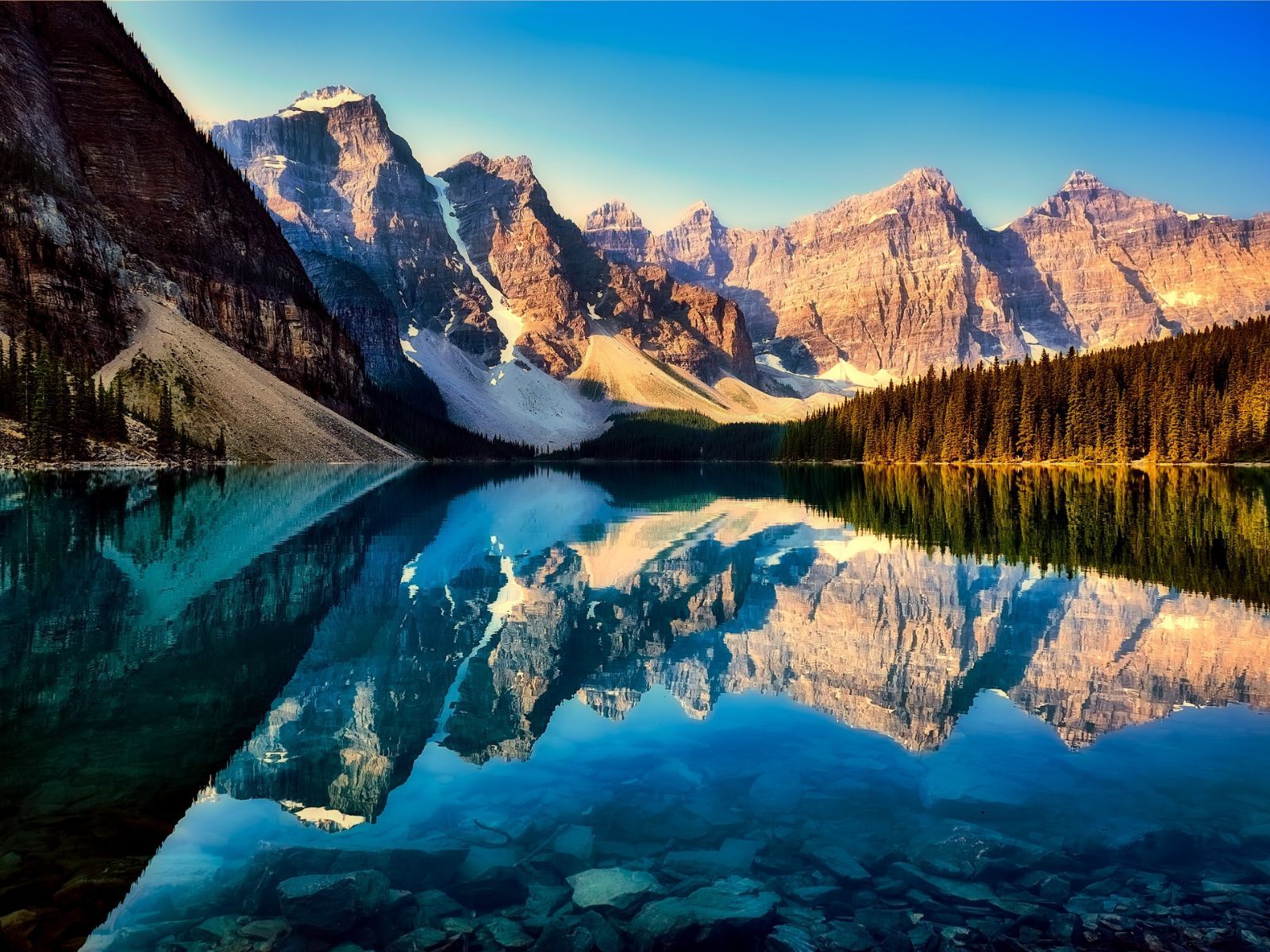 Moraine Lake (Canada)